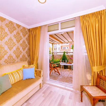 Walnut Shell Hotel Istanboel