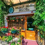 Walnut Shell Istanbul