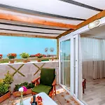 Walnut Shell Hotel