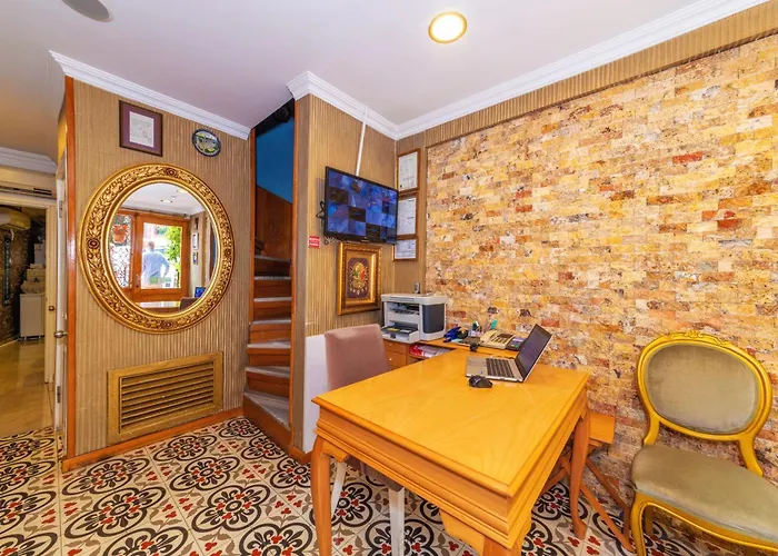 Отель Walnut Shell Стамбул